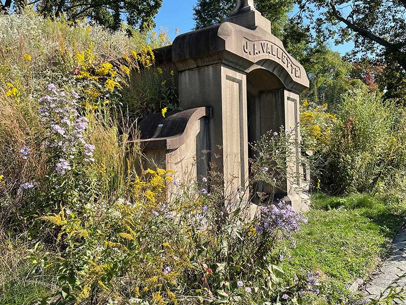 image of burial site at green-wood cemetery